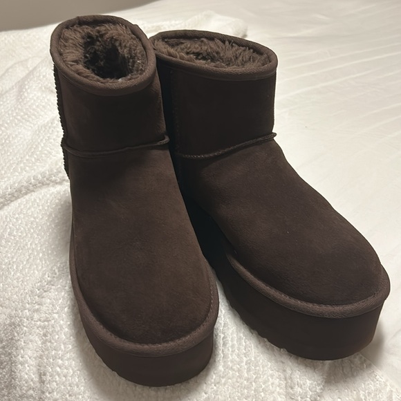 Platform Chocolate Brown Uggs (Ugg Boots) - Picture 6 of 6